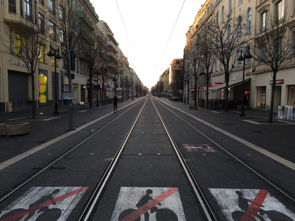 朝のニース観光