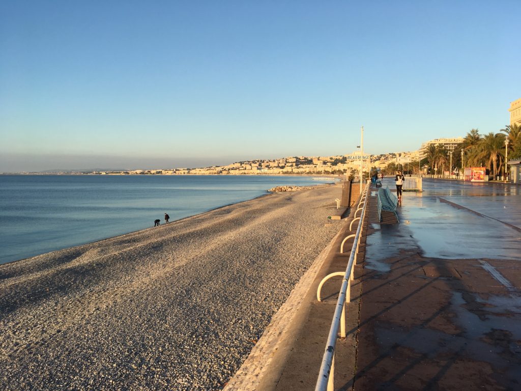 朝のニース観光