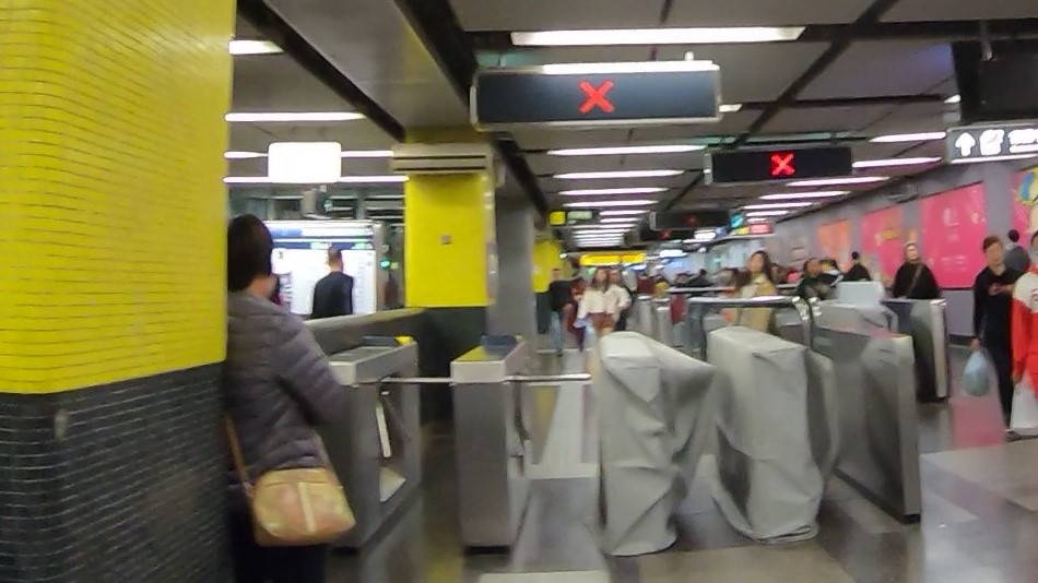 地下鉄（MTR）を使って香港島へ移動