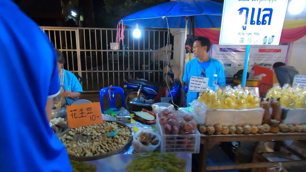 旧市街南側チェンマイ門から行ってみた