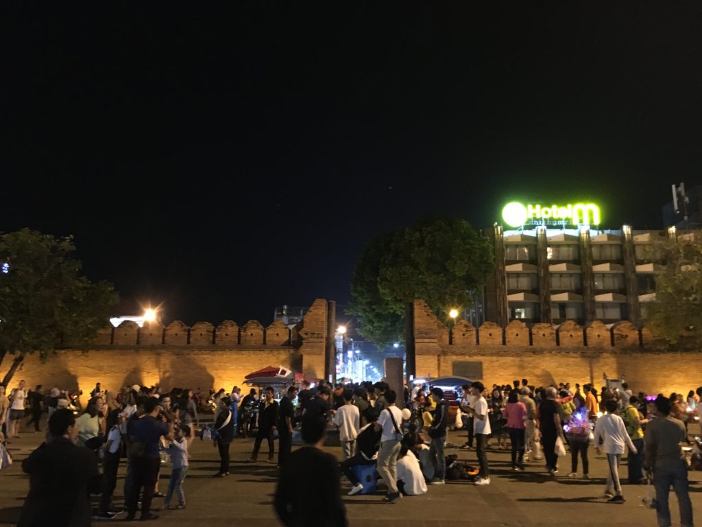 旧市街南側チェンマイ門から行ってみた